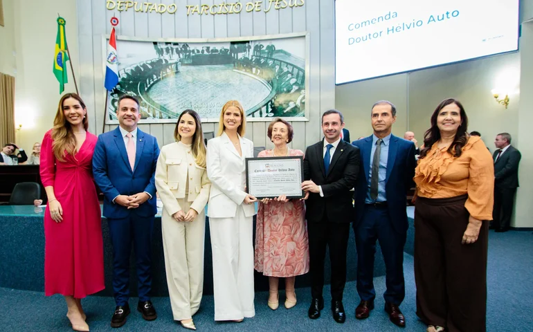 Comenda reconhece atuação de Rafaella Toledo na reestruturação da oncologia pública em Alagoas