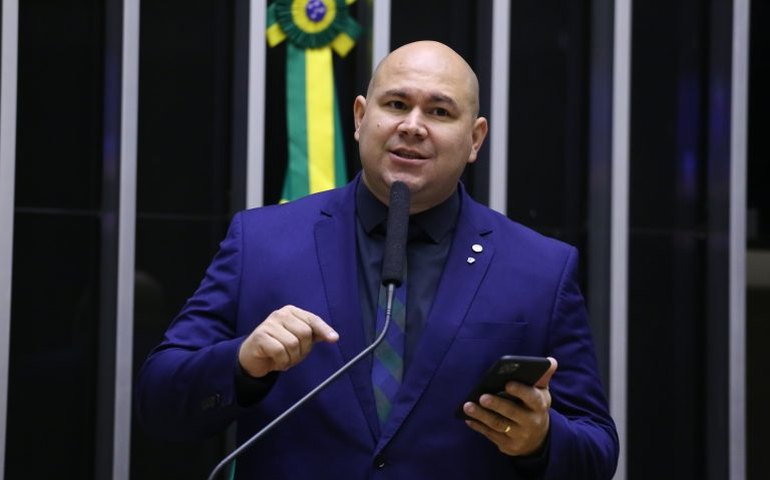 Comissão aprova projeto que possibilita transporte remunerado de passageiros por moto