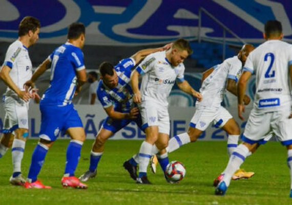 Avaí sai atrás, busca empate diante do CSA, mas vê adversário no G4 da Série B