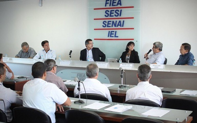 Entidades discutem desenvolvimento do setor químico-plástico
