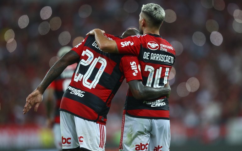 Flamengo supera Fortaleza com show de Arrascaeta no Maracanã e 150º gol de Gabigol