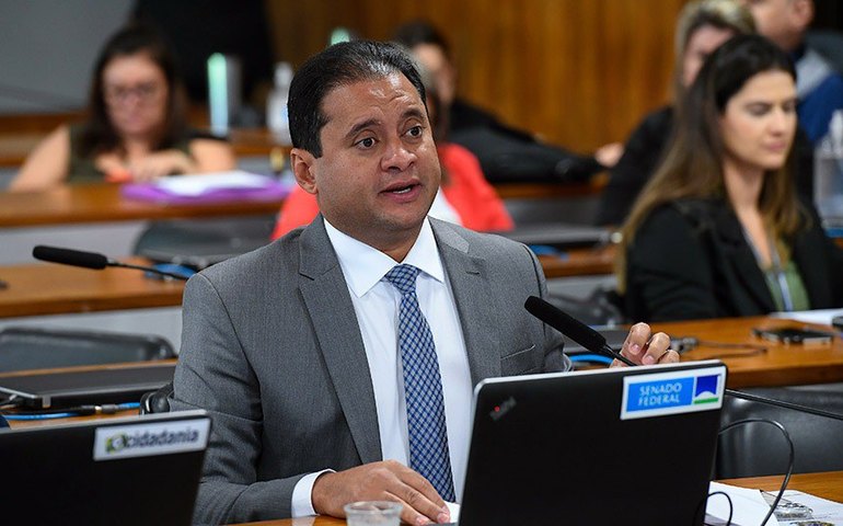 CDH vota incentivo à contratação de mulheres acima de 50 anos