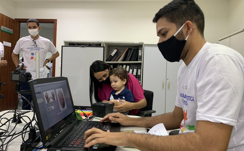 Instituto de Identificação de Alagoas emite 70 carteiras de identidade para crianças autistas