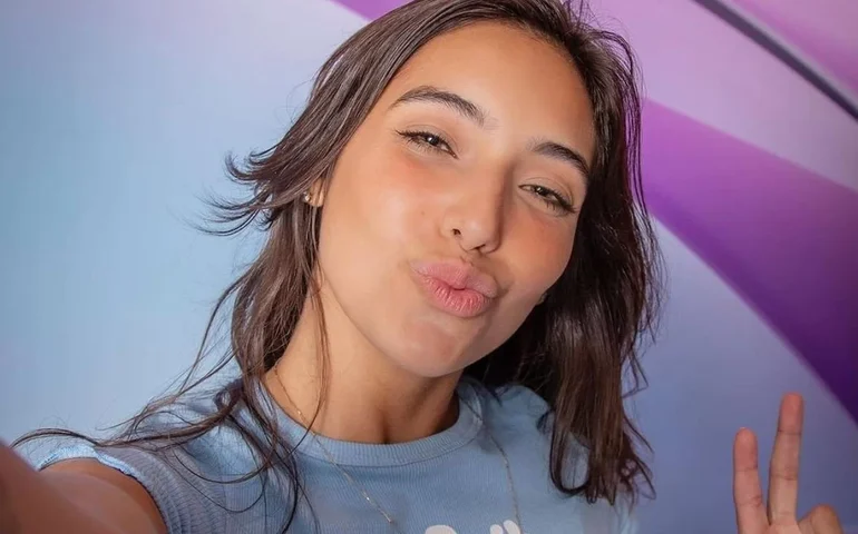 Vanessa Lopes fala sobre crise de acne: 'Não aguento mais'