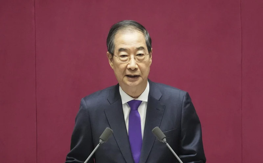 Premiê sul-coreano Han Duck-soo é reintegrado como presidente interino após impeachment anulado