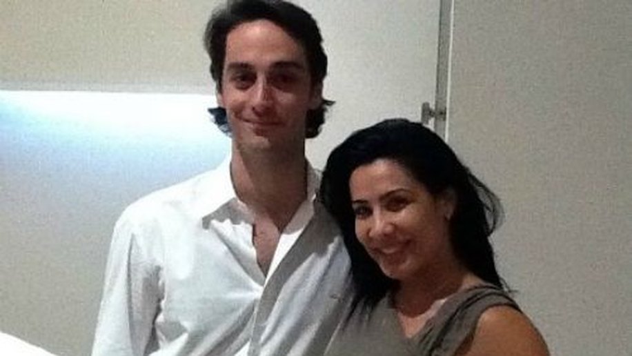 Scheila Carvalho mostra os novos seios no Twitter