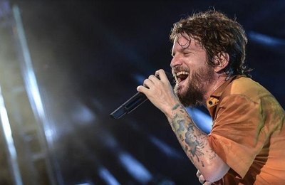 Saulo Fernandes anima prévia de réveillon em Maceió