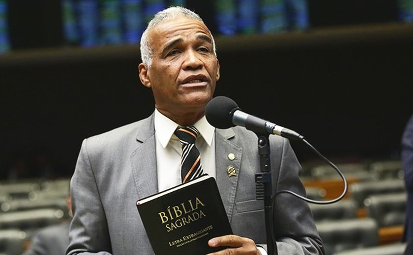 Deputado pastor quer proibir encenação de sexo em shows e cita Madonna: 'Cachorrada'