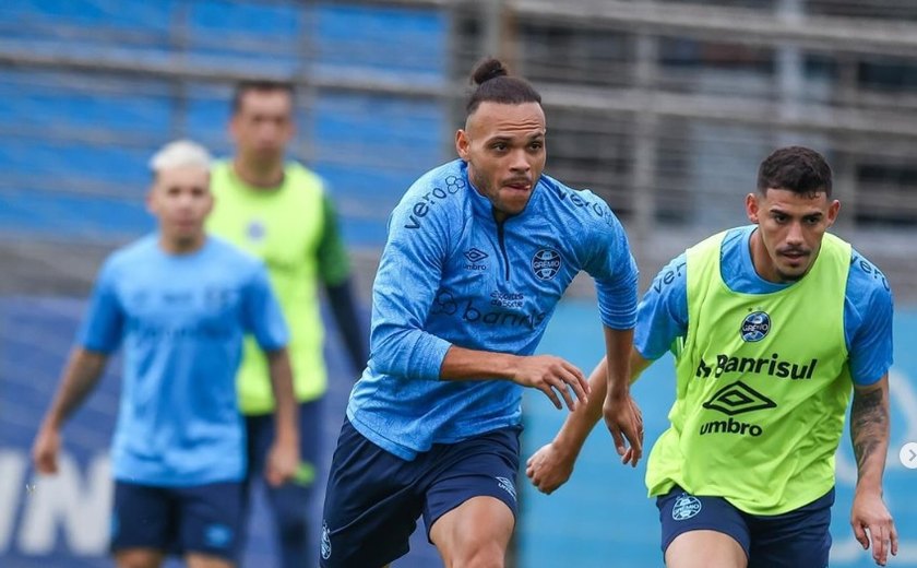 Grêmio contrata perícias e diz que não houve racismo ao flameguista Carlinhos