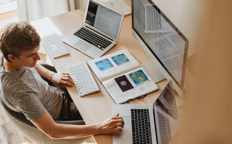 Confiança de serviços cai 5,4 pontos em novembro ante outubro, mostra FGV