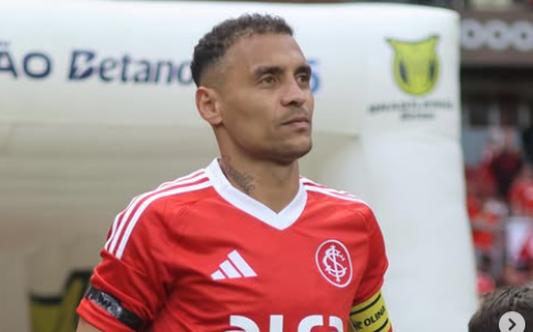 Internacional perde pênalti no último lance e Grêmio vence Gre-Nal do 'desespero'