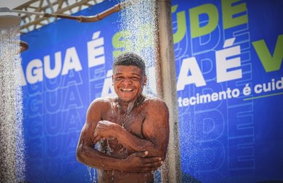 Governador inaugura sistema de abastecimento que leva água para sertanejos