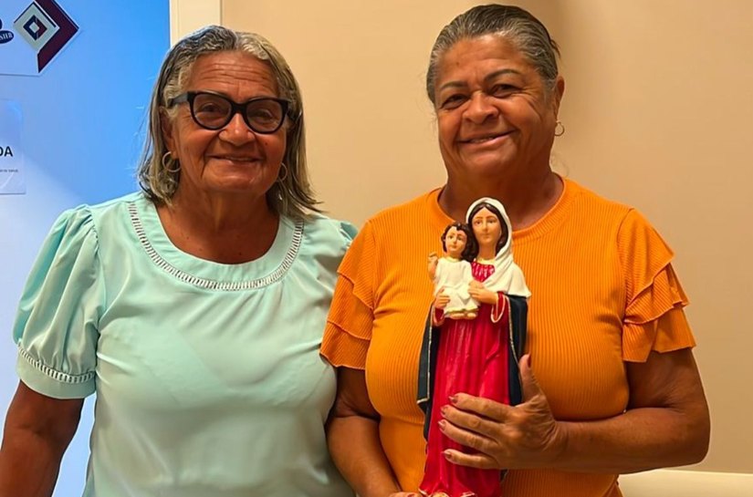 Prefeita Tia Júlia recebe alta hospitalar em Palmeira dos Índios