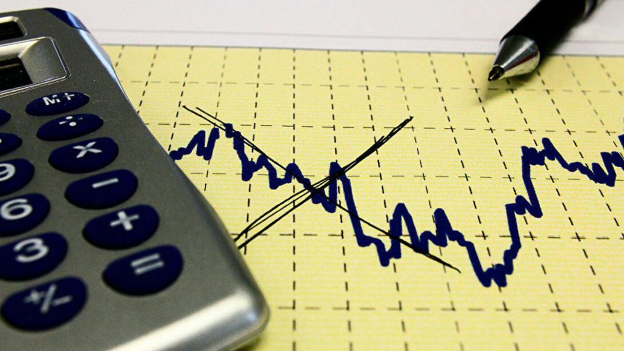 Juros futuros recuam com queda maior do varejo, dólar e juros dos Treasuries