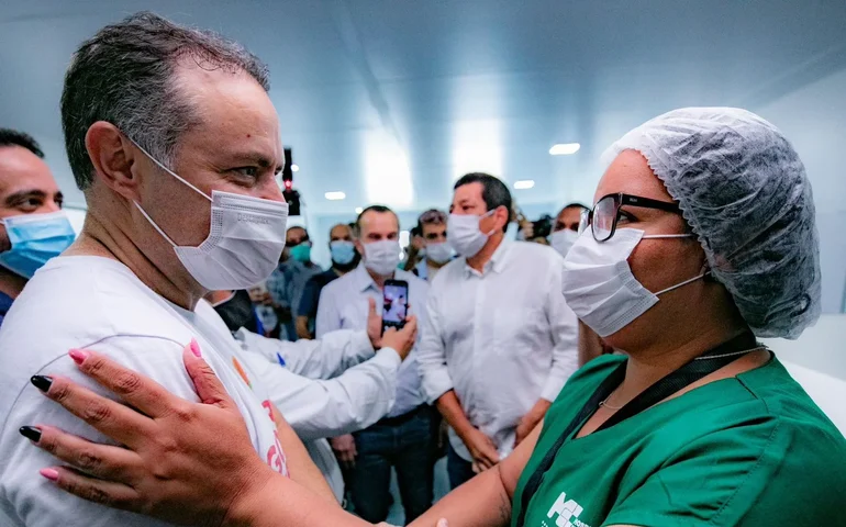 Renan Filho parabeniza enfermeiros e sinaliza novo ciclo de investimentos na saúde