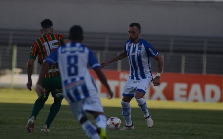 CSA vence o Sampaio Corrêa de virada e entra no G4 da Série B