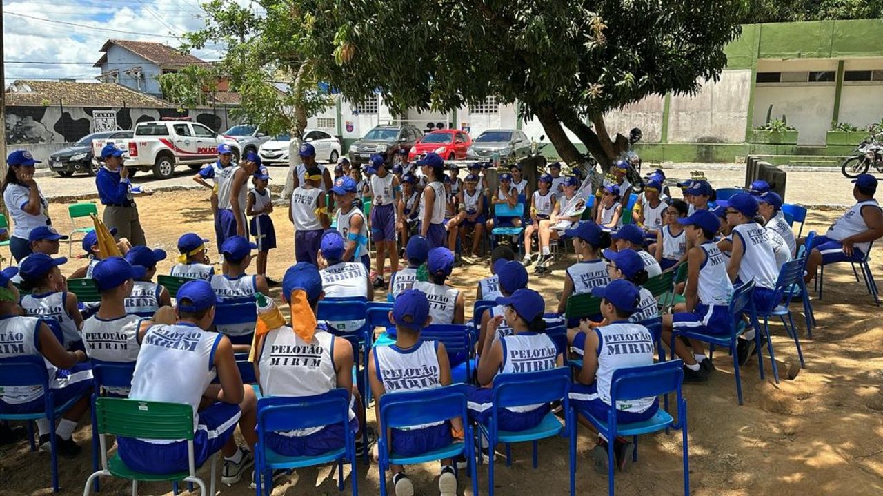 Pelotão Mirim da PM realiza acampamento em homenagem ao Dia das Crianças