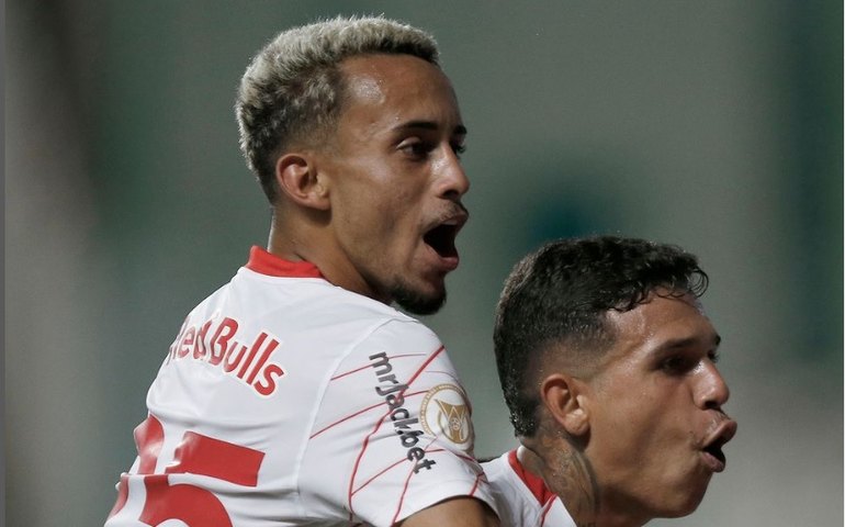 Cleiton pega pênalti, Red Bull Bragantino derrota América, em Belo Horizonte, e entra no G-4