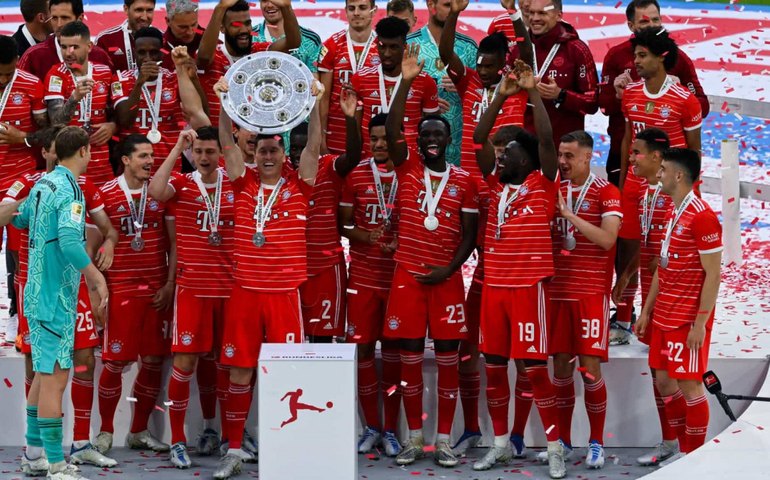 Bayern empata com Stuttgart por 2 a 2 na despedida de Munique na temporada