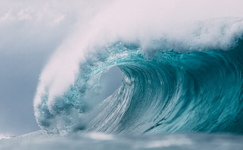 Ondas gigantes fecham 91 portos no Peru até o dia 1º de janeiro