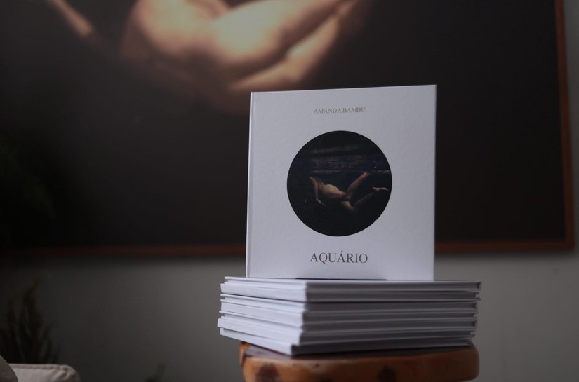 Amanda Bambu lança o fotolivro Aquário no dia 26 de setembro, no Carambola Lab