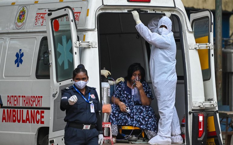 Índia relata mais de 314,8 mil casos de covid-19 em 24 horas, recorde global