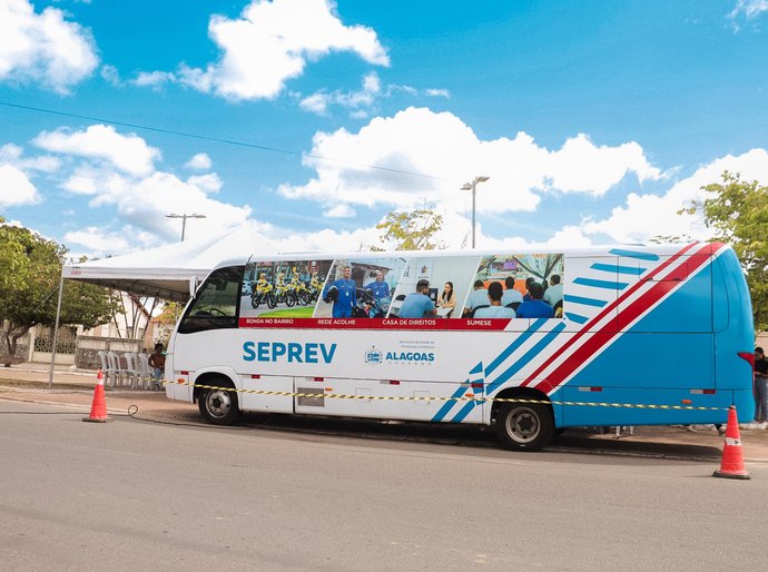 Ônibus itinerante da Seprev leva serviços gratuitos a Arapiraca