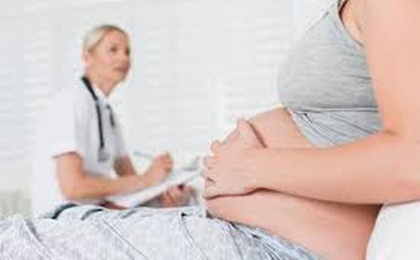 Nos EUA, aumentam relatos de emergências se recusando a atender grávidas; uma delas acaba abortando no banheiro