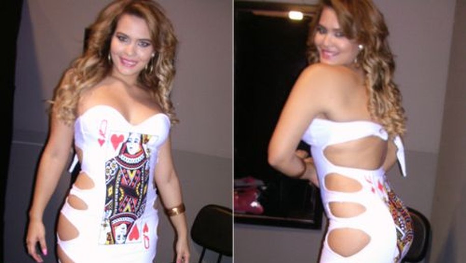Geisy Arruda posta foto no Twitter com figurino da 'Escolinha'