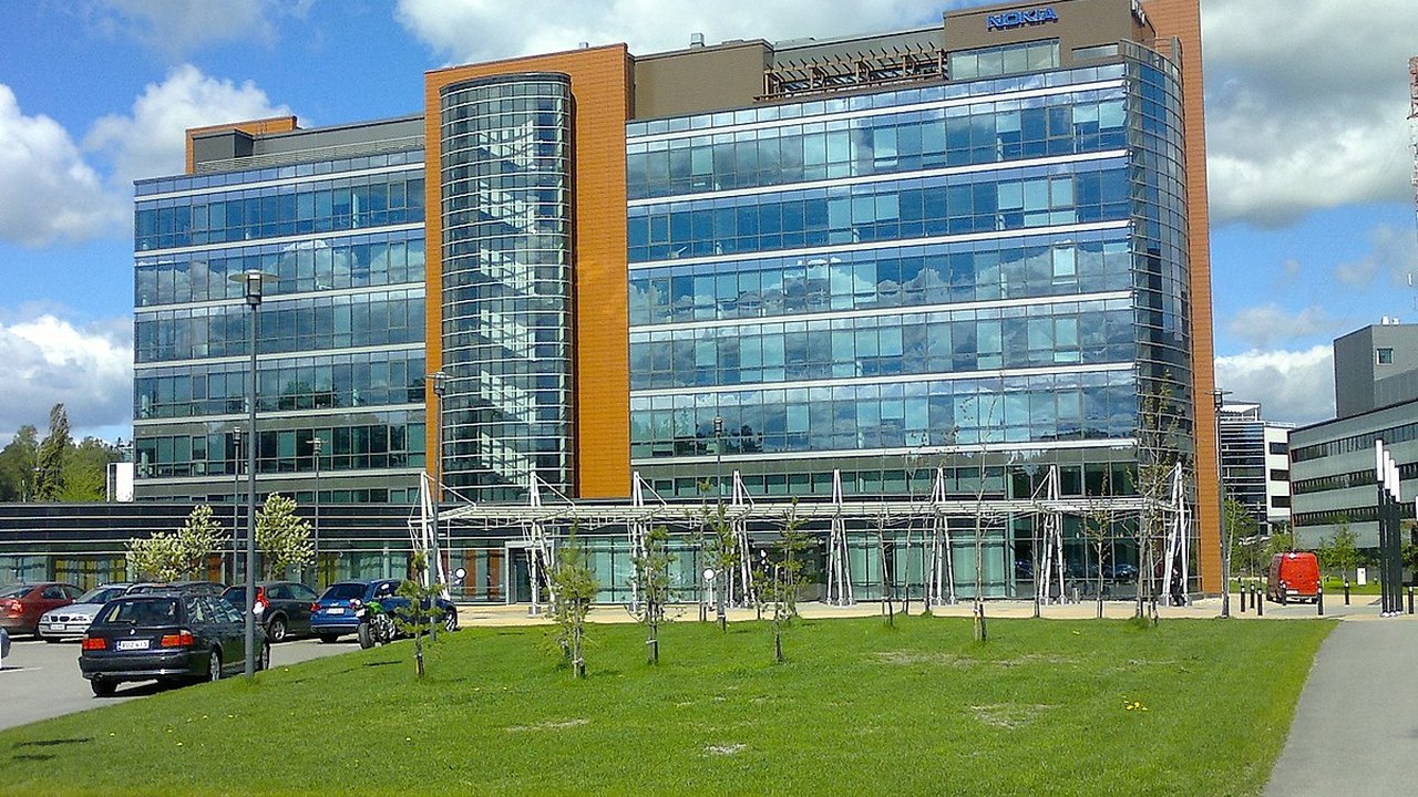 Nokia vê demanda forte de IA, com alta de 17% nas vendas de infraestrutura de redes no 3º tri