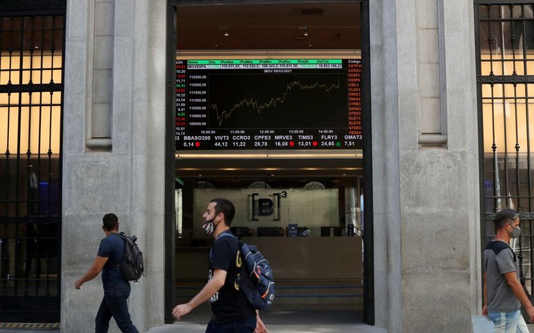 Bolsa volta a bater recorde e se aproxima dos 162 mil pontos