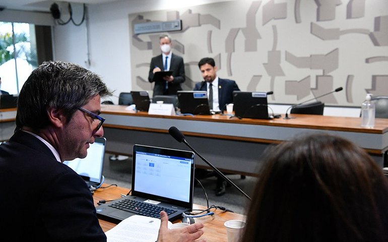 CCT aprova 24 outorgas para rádios e TVs em nove estados