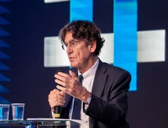 2 - Luc Ferry,ex-ministro da Educação da França, filósofo e escritor - Foto - KVN Marketing.jpg 