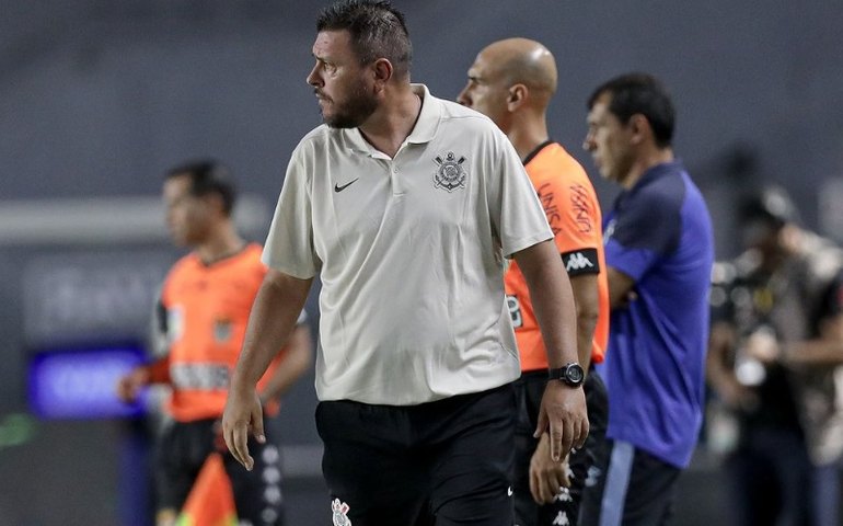 Auxiliar Thiago Kosloski anuncia saída do Corinthians um mês após ser contratado