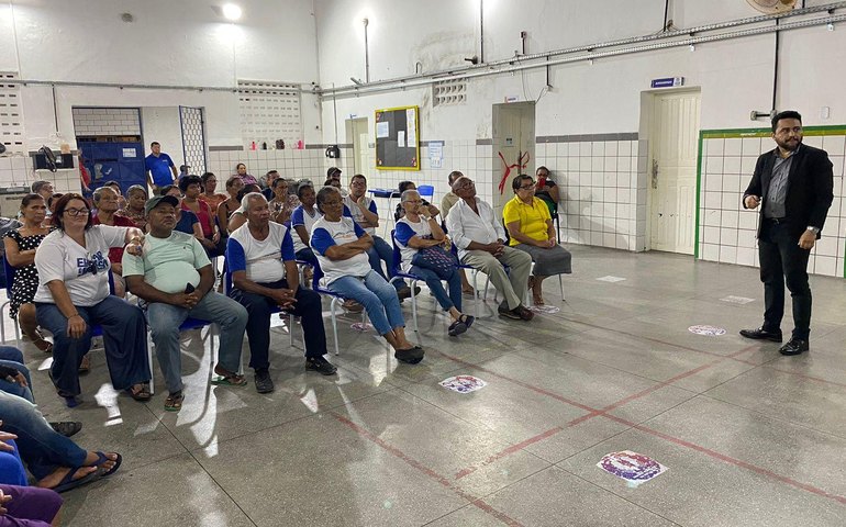 Vigilância Sanitária promove capacitação sobre manuseio de alimentos em escola municipal