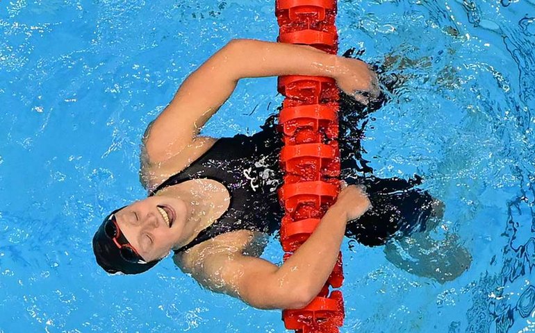 Nadadora Katie Ledecky ganha hexa inédito e bate recorde de Phelps em Mundiais