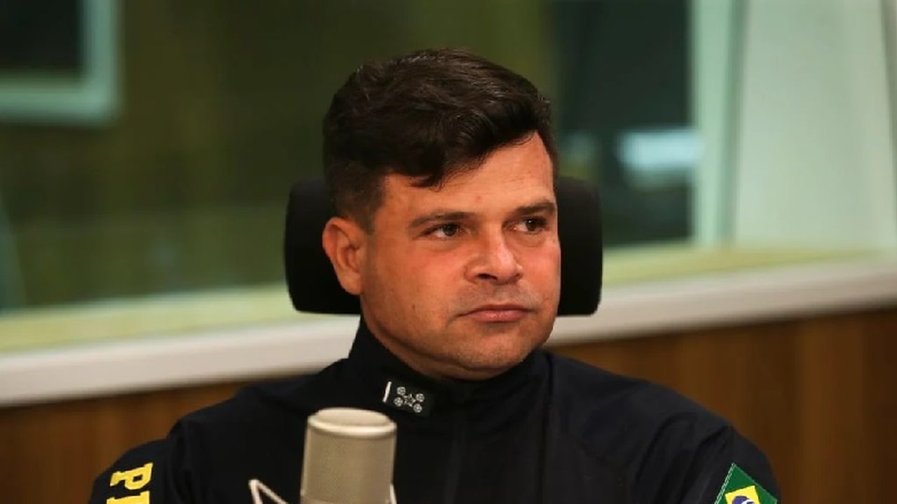 Aos 47 anos de idade e alvo de investigação, Silvinei Vasques se aposenta da PRF