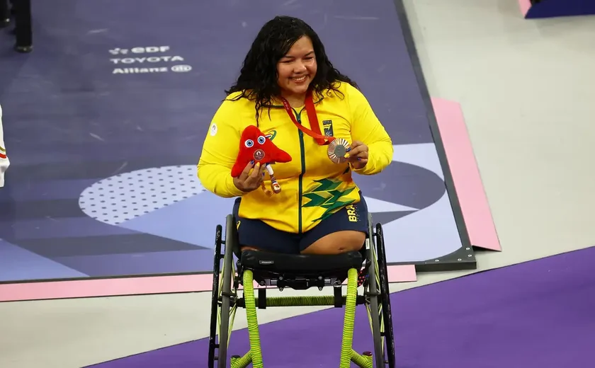 Maria de Fátima Castro brilha e conquista bronze no halterofilismo