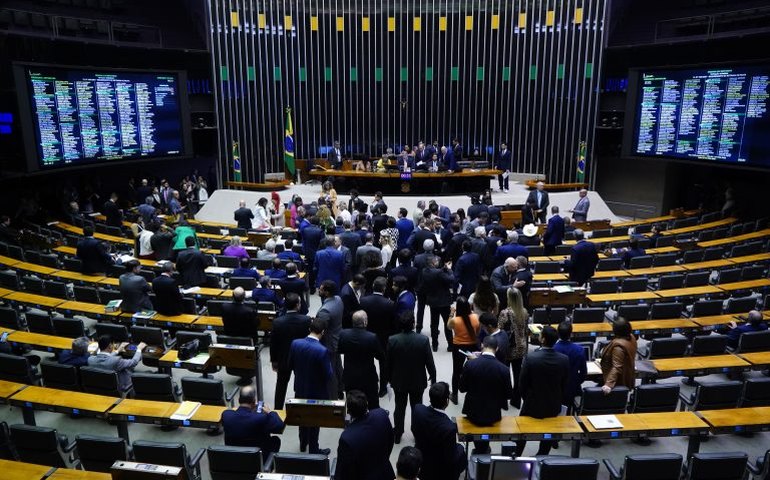 Plenário pode votar PEC que estende contratos de lotéricas