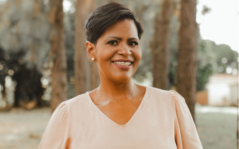 MK Music aposta no talento da cantora Silvania Dias