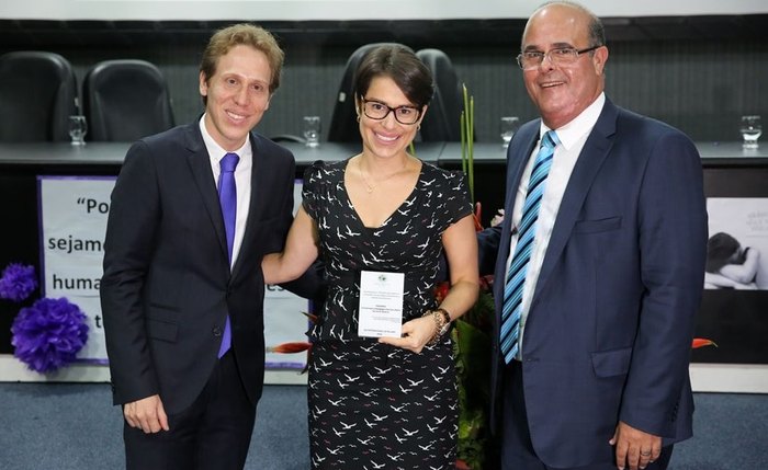 Karoline Mafra ao lado de Fernando Tourinho