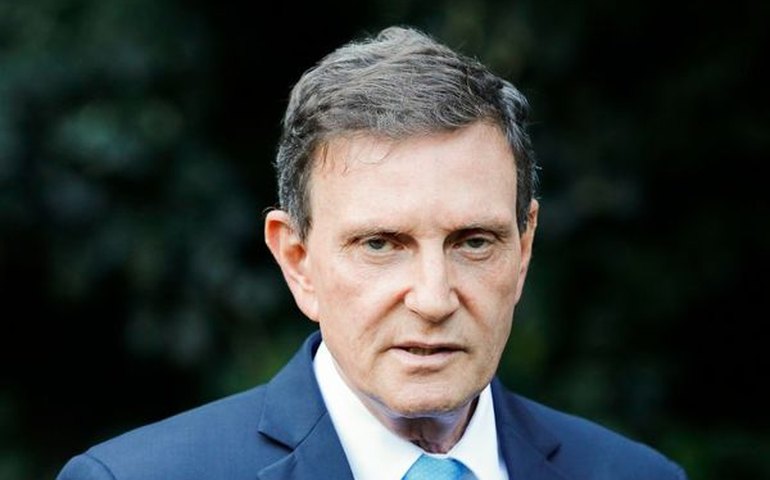 Crivella anuncia que banhistas terão de reservar espaço na praia por aplicativo