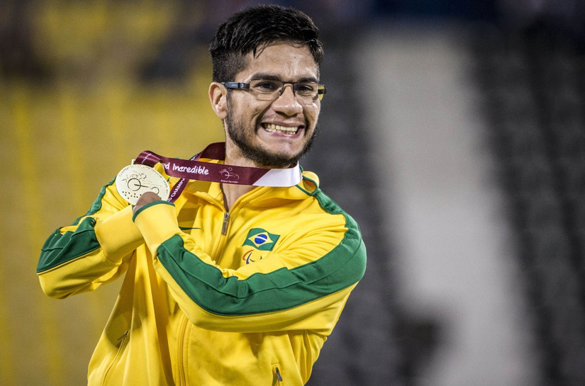Maior atleta paralímpico alagoano recebe fãs no Parque Shopping dia 12