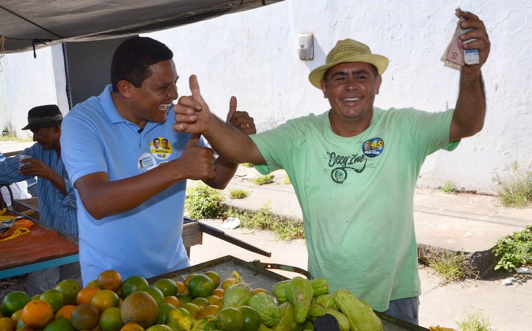 Júlio Cezar se compromete a levar centro de capacitação para o interior