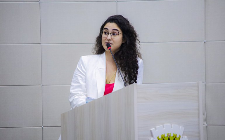 Teca Nelma pede audiência pública sobre abertura do Corredor Vera Arruda