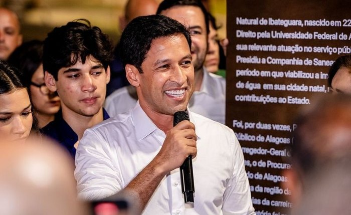 Rodrigo Cunha assume o comando do Executivo municipal