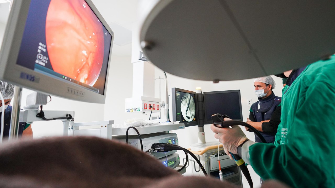 Hospital Metropolitano salva 175 vidas com endoscopia para desobstruir canais do fígado e pâncreas