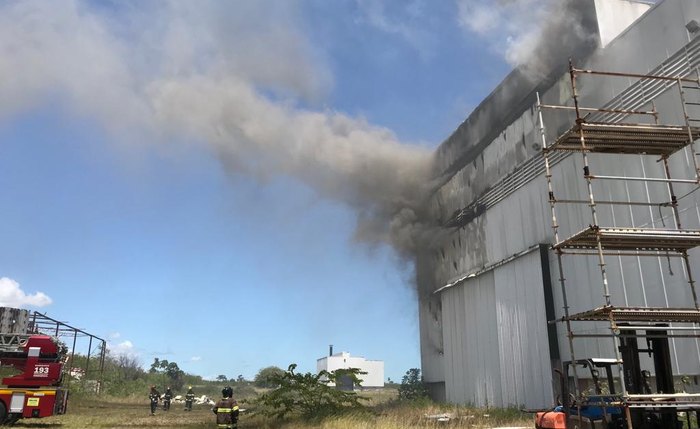 Incêndio em fábrica no Polo Industrial de Marechal Deodoro