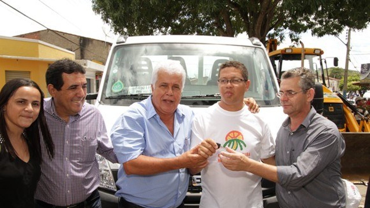 Agricultores familiares de Ibateguara recebem caminhão