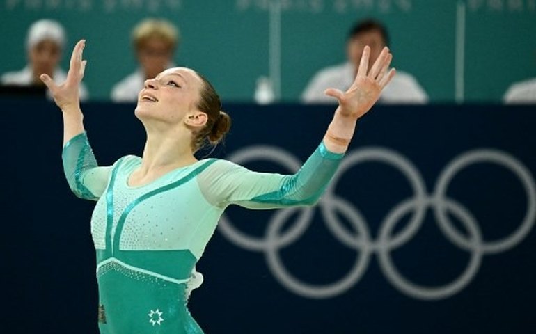 Ginasta romena receberá medalha olímpica por 3º lugar em final vencida por Rebeca Andrade